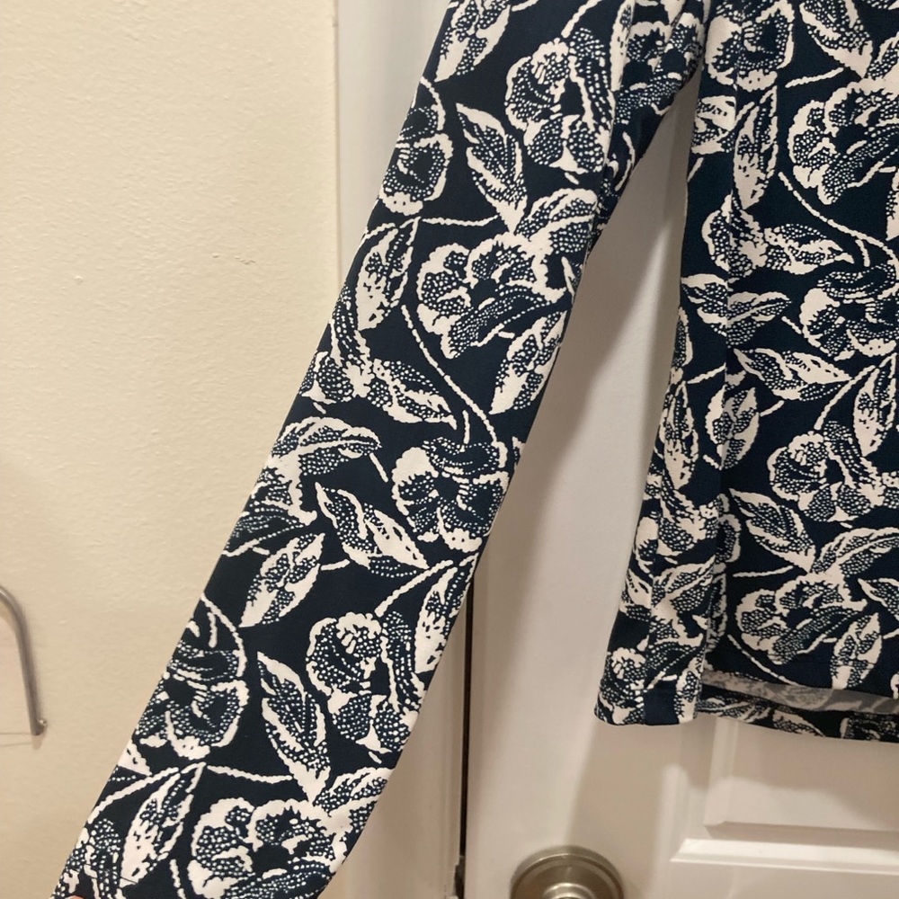 Cute stretchy top! - Picture 5 of 8